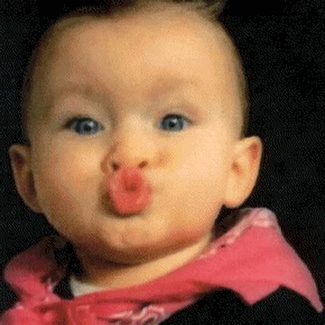 gif de besos graciosos.